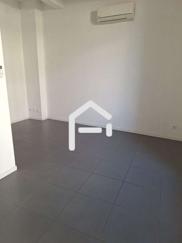 Appartement à POUSSAN