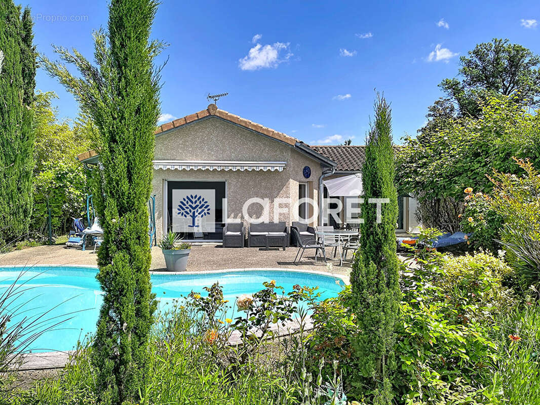 Maison à NEYRON