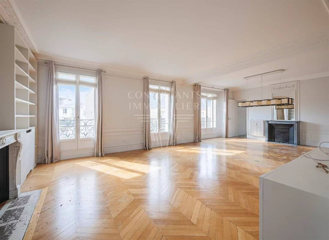 Appartement à NEUILLY-SUR-SEINE