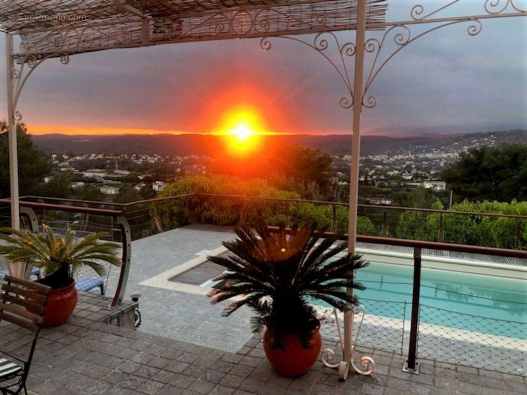 Charmante propriété familiale avec vue panoramique – Saint-Paul-de-Vence - photo 2