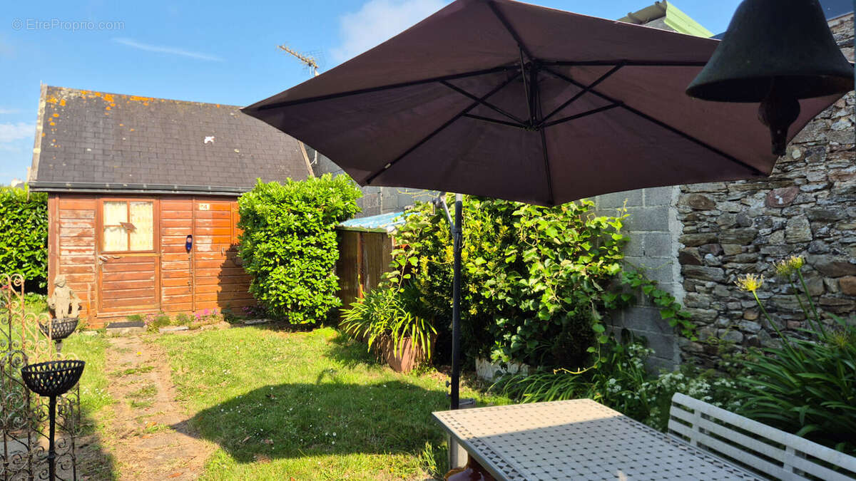 Jolie maison en pierre de type F3 en coeur  de bourg! - photo 3
