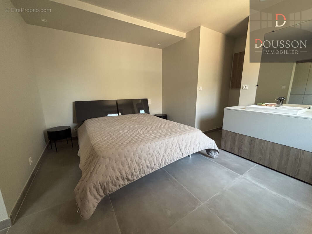 Villa de prestige de 220 m2 avec piscine, vaste garage et prestations haut de gamme à Aigues-Mortes - photo 5