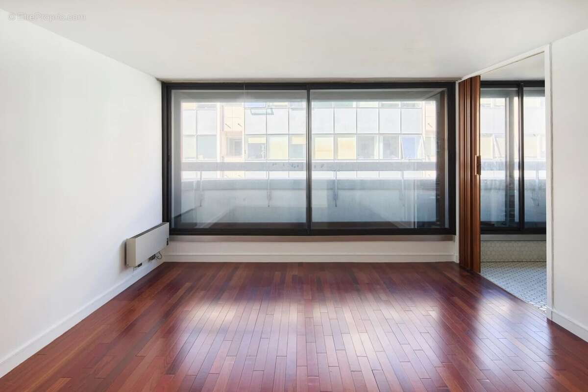 Appartement à PARIS-8E
