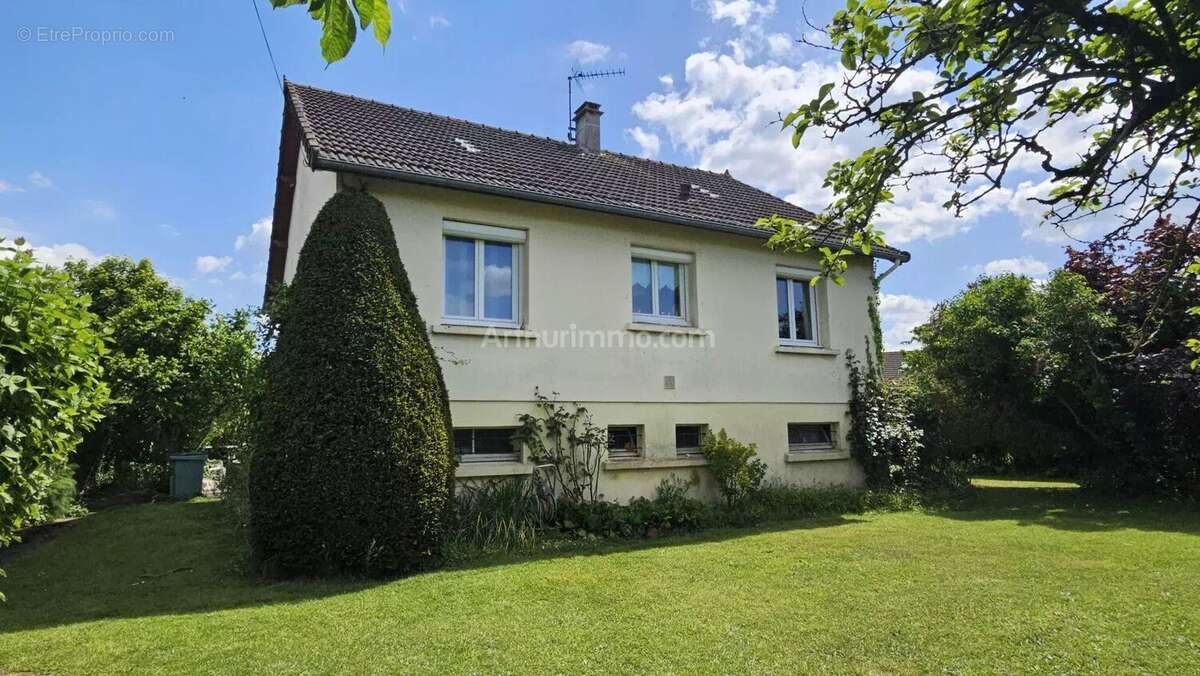 Maison à EMIEVILLE