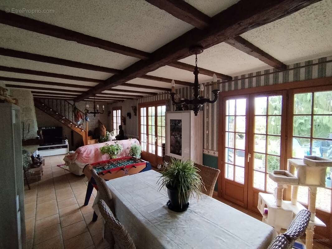 Maison à ESTISSAC
