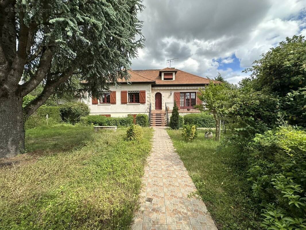 Maison à BUXEROLLES