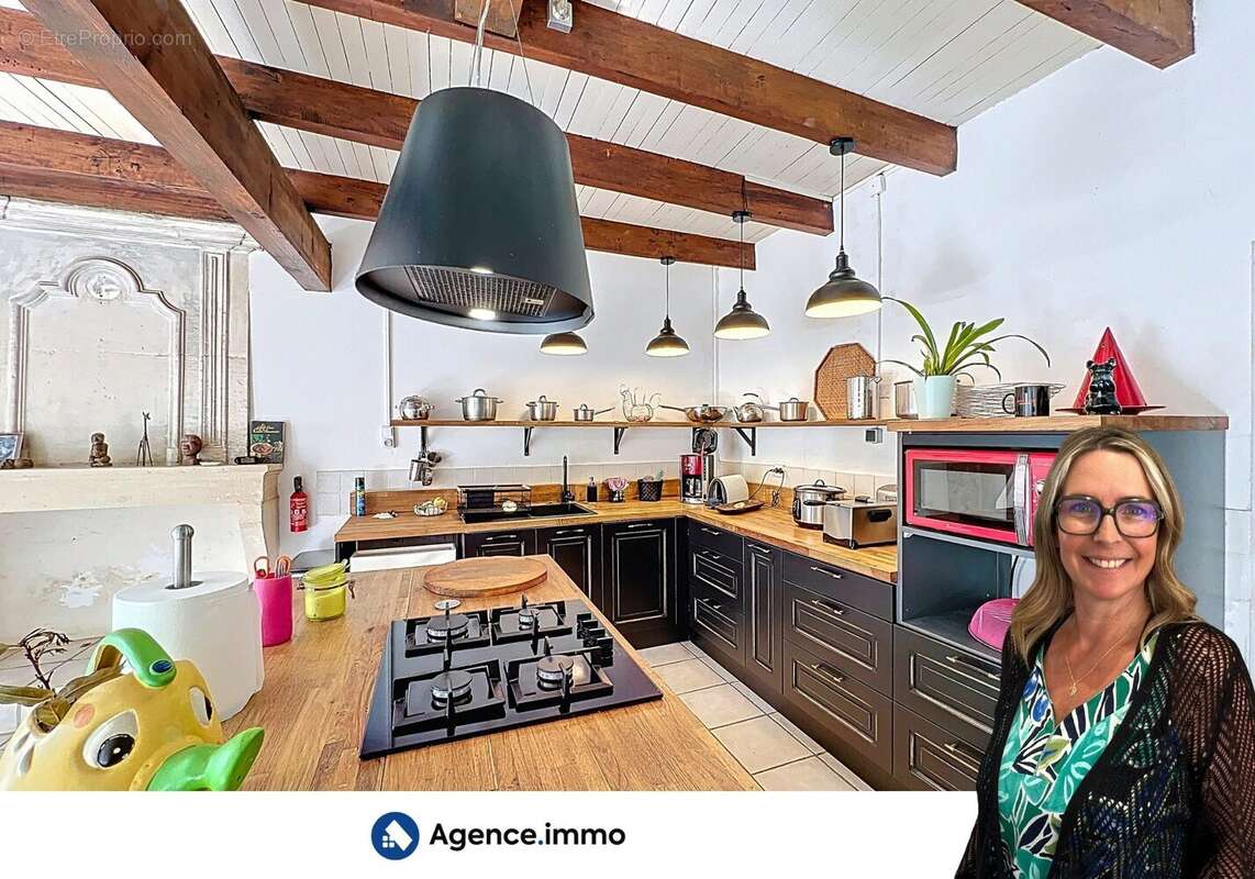 Maison 234 m² à Saint-Bonnet-Sur-Gironde  - photo 5