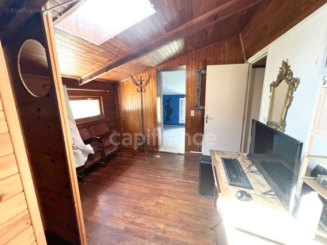 Maison à vendre à Digne-les-Bains – 115 m², 4 chambres, jardin arboré de 300 m², fort potentiel - photo 15