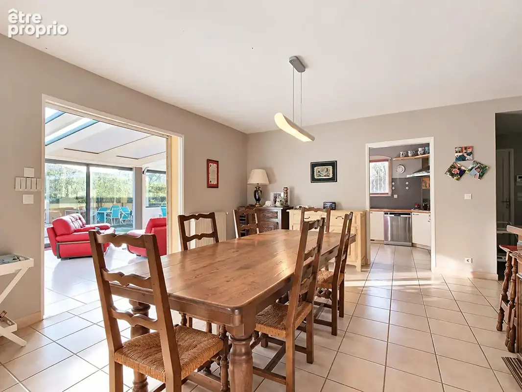 Maison de 208m² avec piscine, véranda et pergola à Montmerle-sur-Saône - photo 5