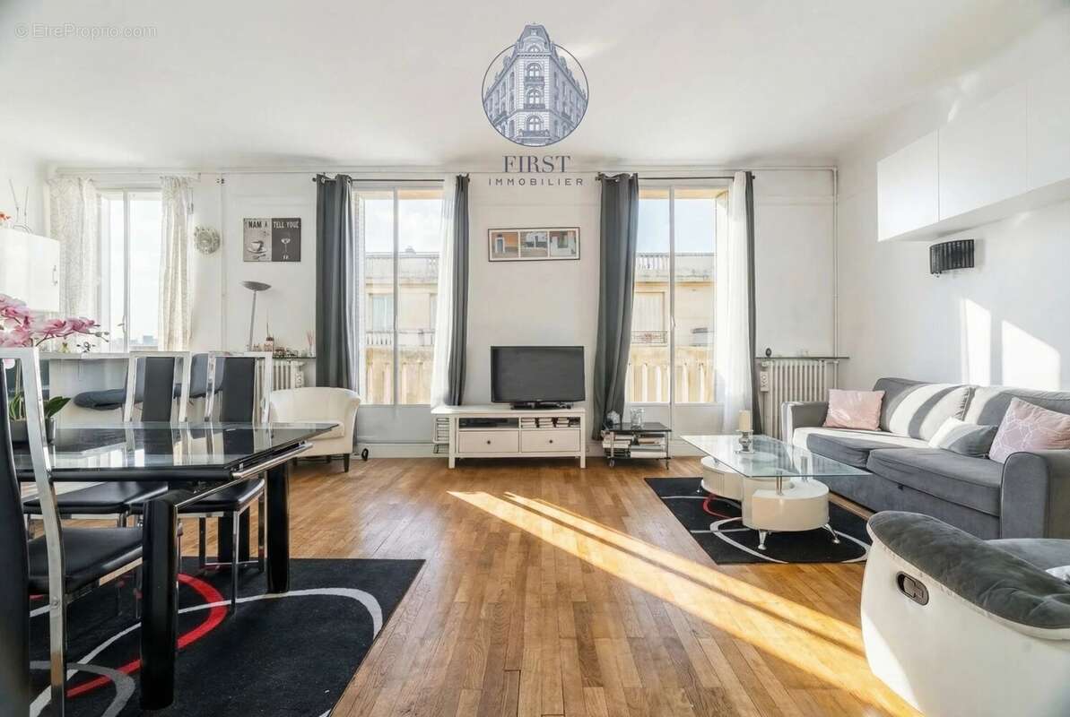 Appartement à PARIS-16E