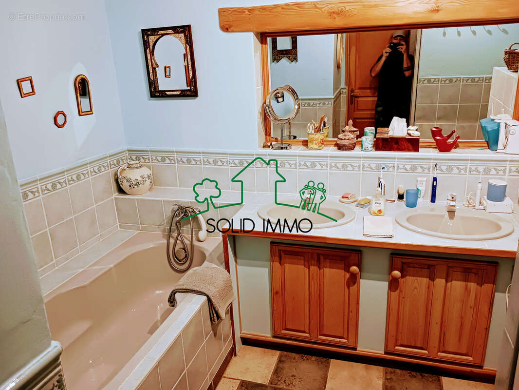 Maison à SAINT-ETIENNE-DE-FONTBELLON