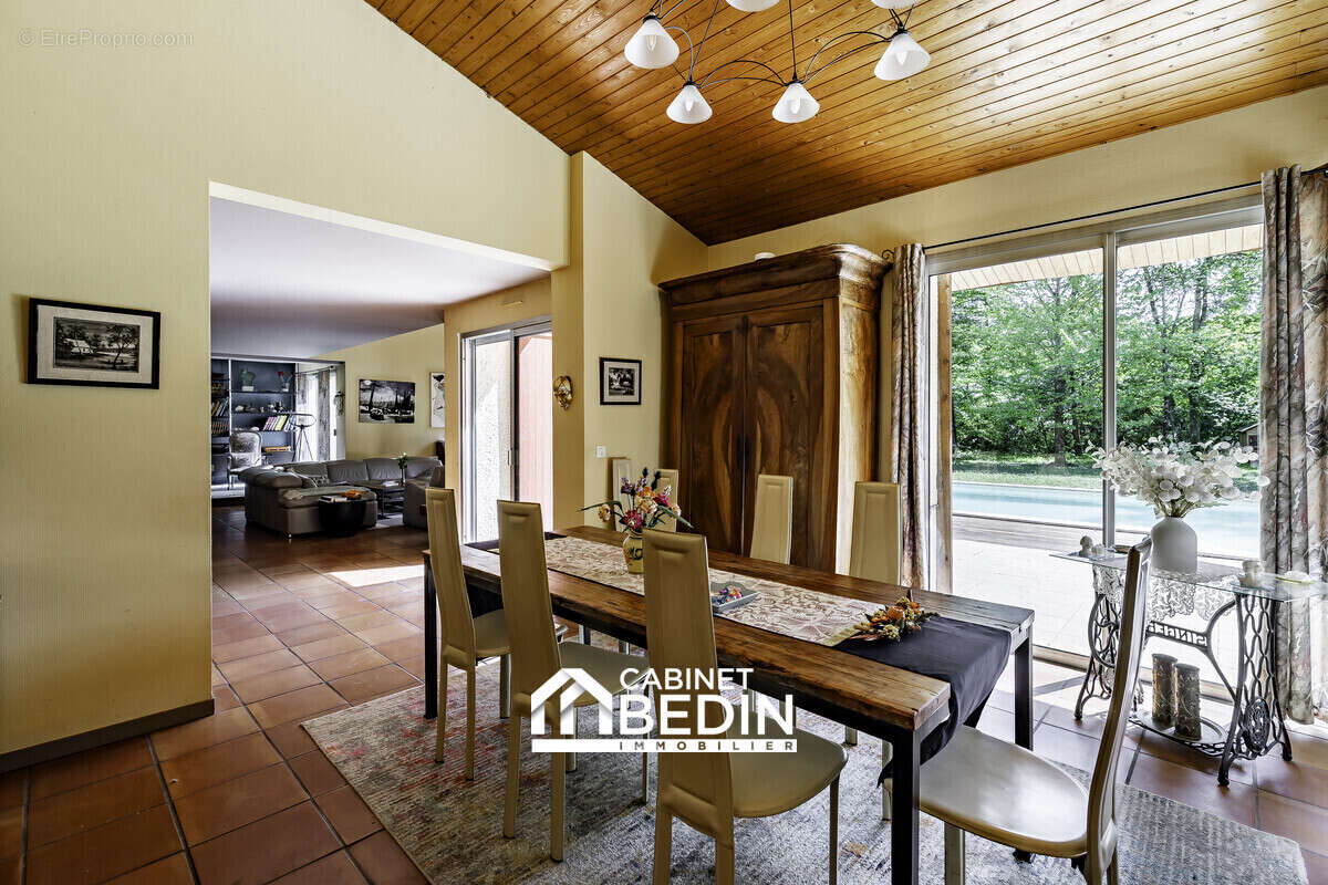 Maison 217 m² à Pugnac  - photo 3