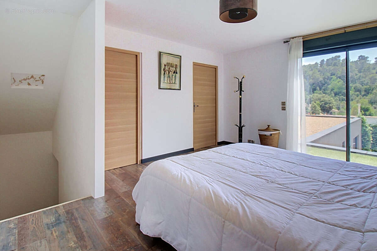 A vendre en exclusivité a vendre à vidauban - villa contemporaine avec vue panoramique, piscine et prestations  de qualité ! - photo 12