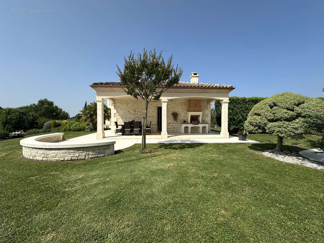 Maison à BARBEZIEUX-SAINT-HILAIRE