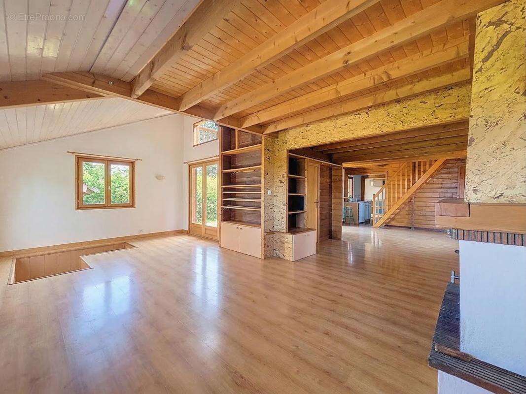 Maison à LA ROCHE-SUR-FORON