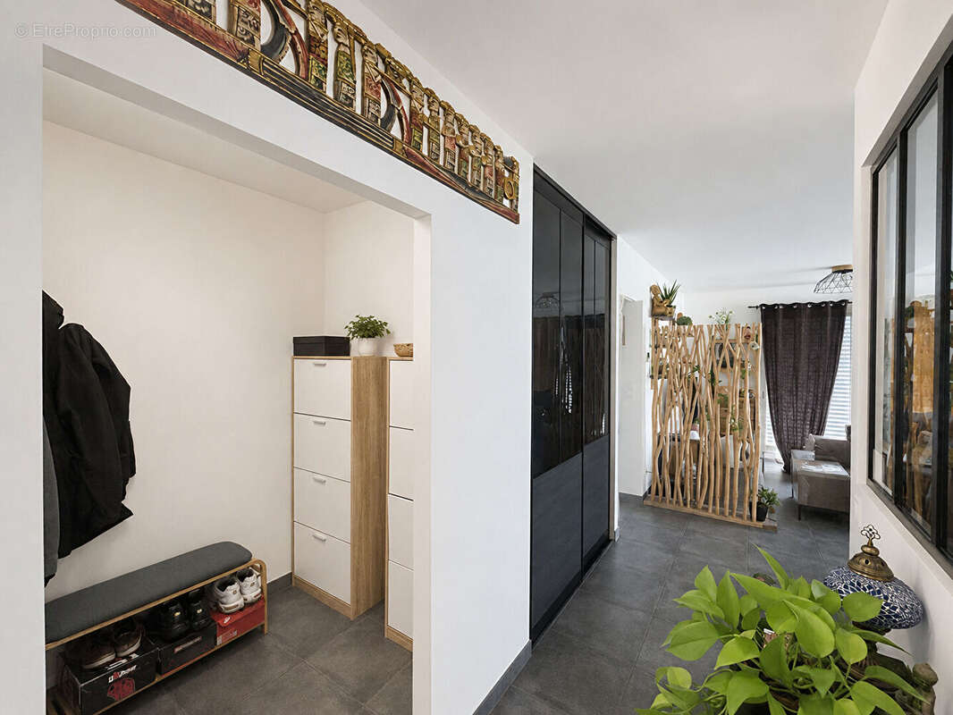 Maison contemporaine récente de plain -pied, piscine et annexes - photo 6