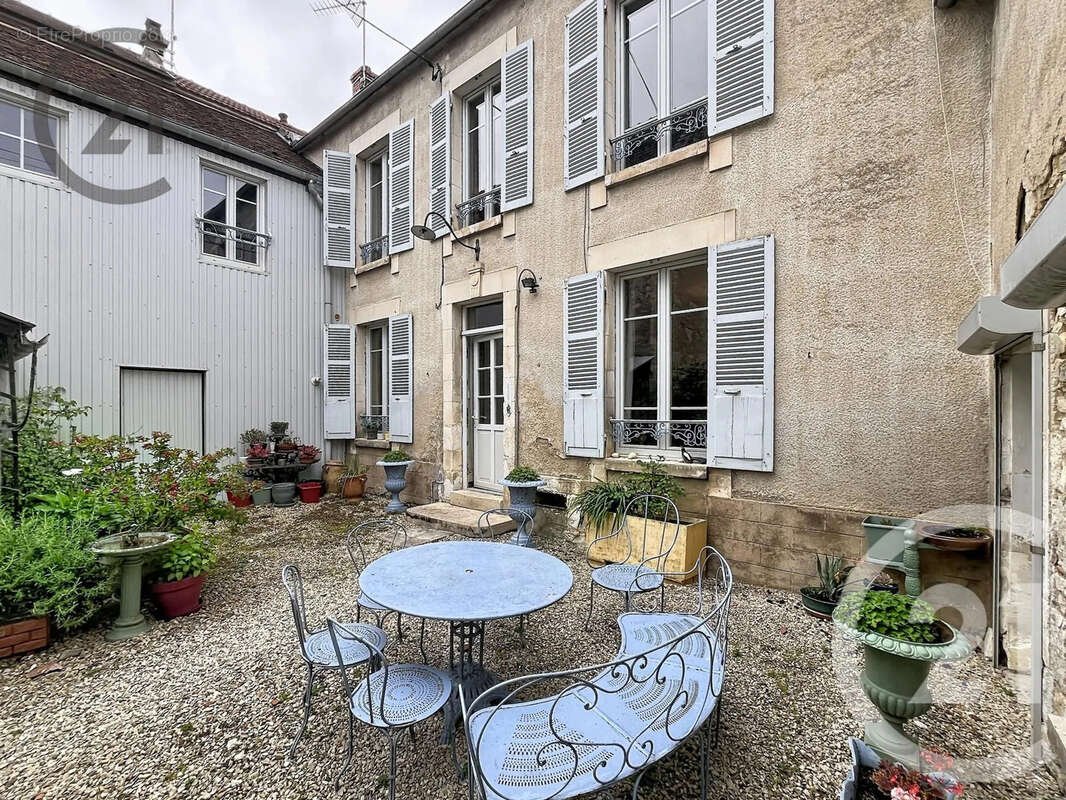 Maison 119 m² à Coulanges-La-Vineuse  - photo 2