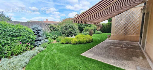 Unique a sens par son cadre historique, appartement 96 m2 de plain pied, 2 ch, terrasse, jardin, garage - photo 18