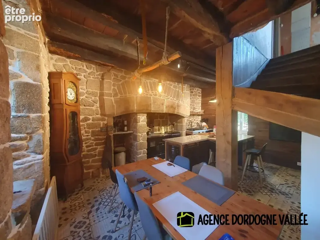 Maison de village en pierres avec terrain attenant de 2,5 ha, ruisseau, source et puits. - photo 4