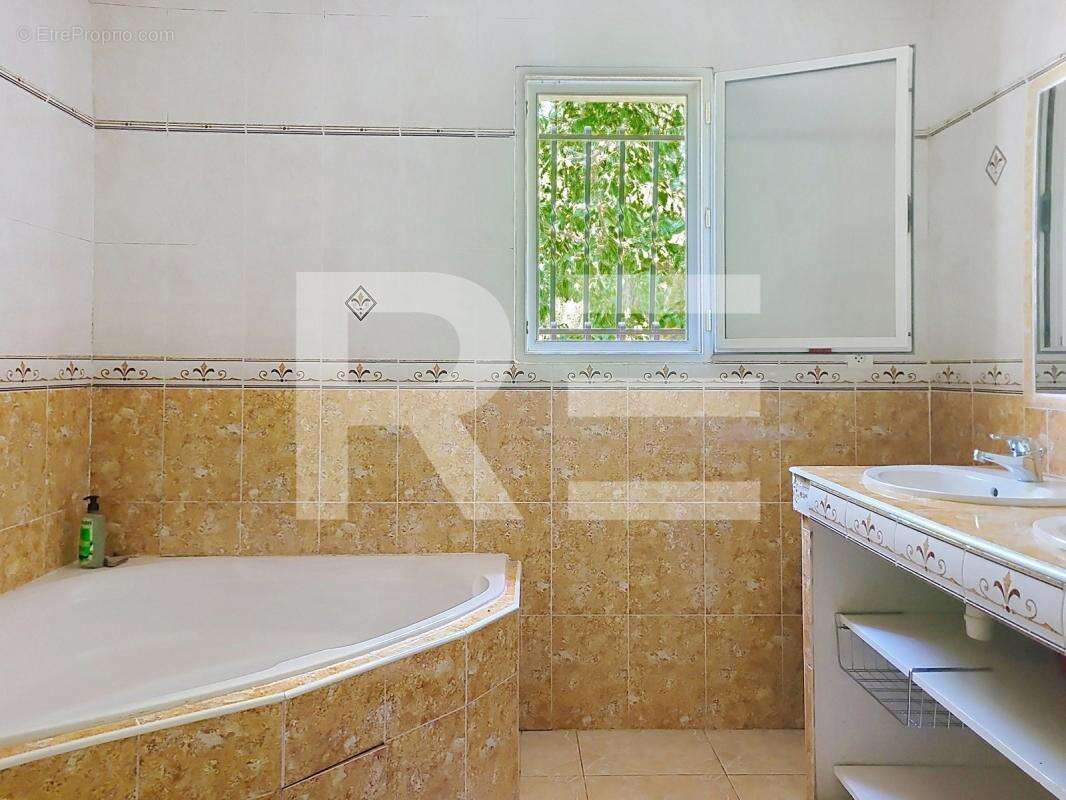 Maison familiale 5 chambres à St Geniès de Malgoirès - photo 9