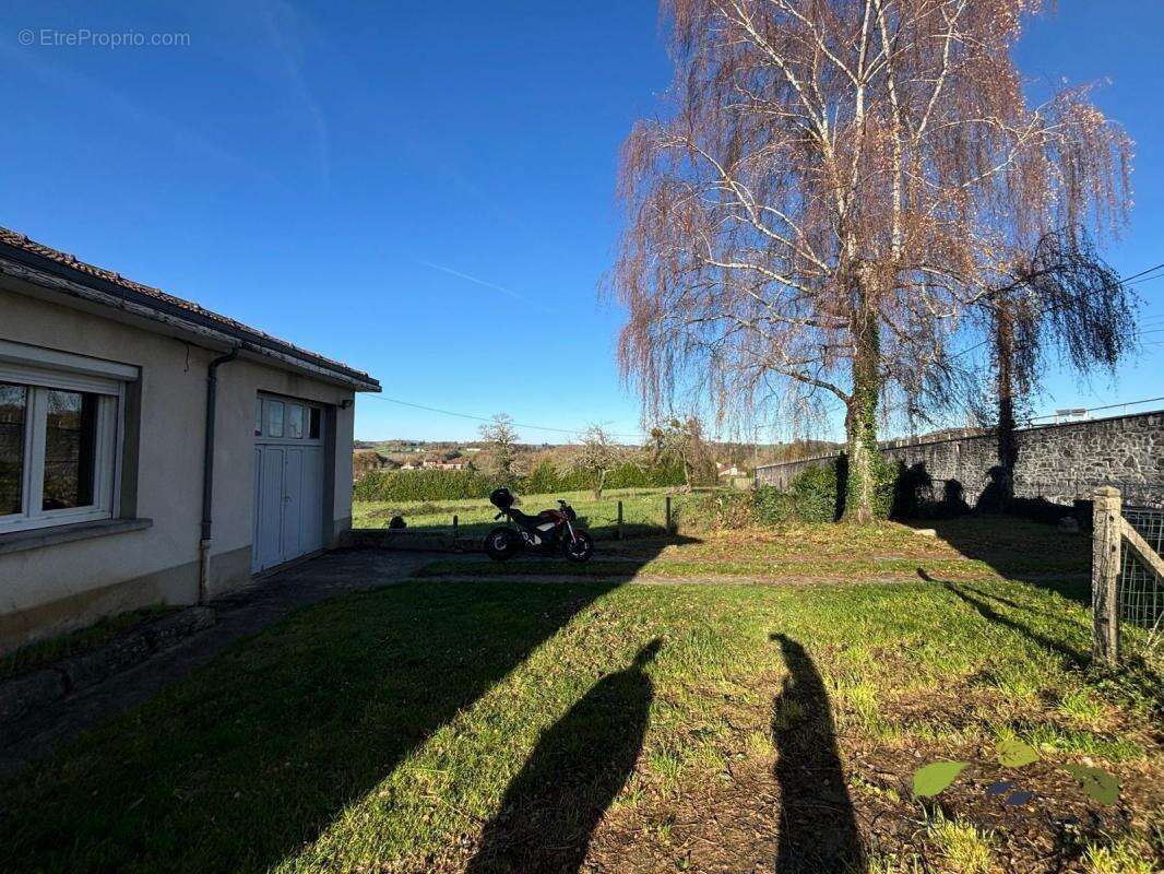 Maison à SAINT-LEONARD-DE-NOBLAT