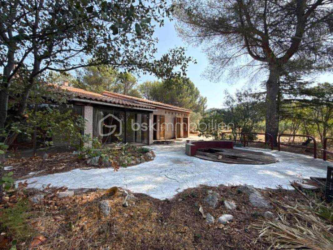 Maison de caractère à rénover – 4 800 m² de terrain – Un cadre naturel exceptionnel à Ventabren - photo 29