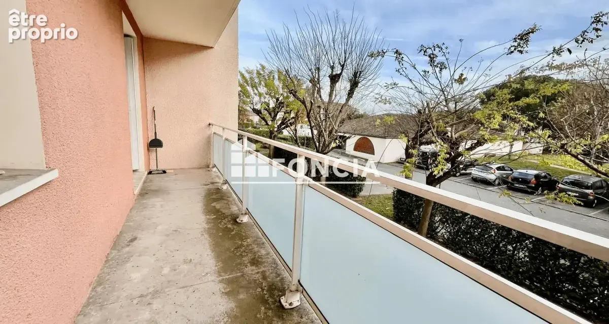 Centre castanet tolosan. t1 bis de 32.50 avec un grand balcon de 9 m2 et un parking prive. 1er etage avec ascenseur - photo 2