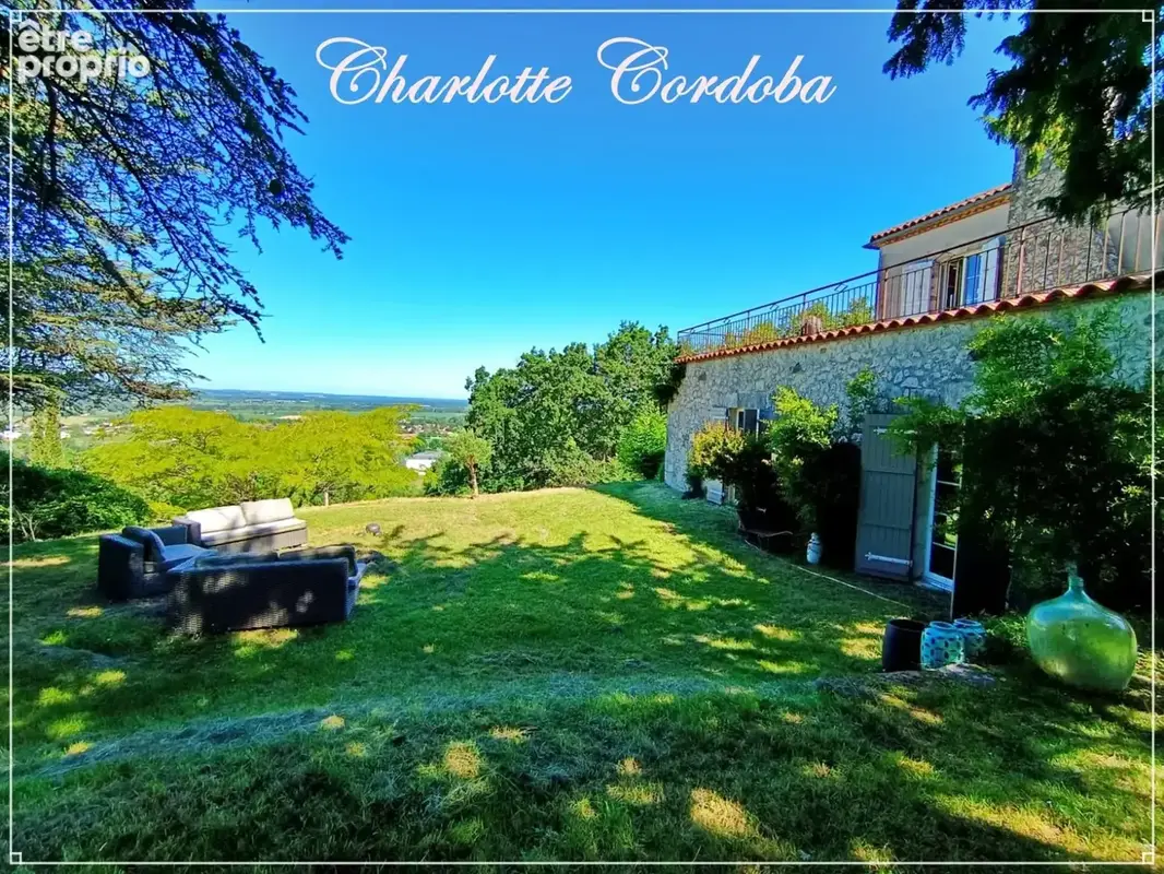 Maison en pierre de 313 m² avec vue panoramique et près de 2 hectares de terrain - photo 2