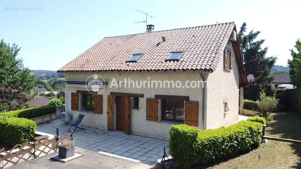 Maison à MANZAC-SUR-VERN