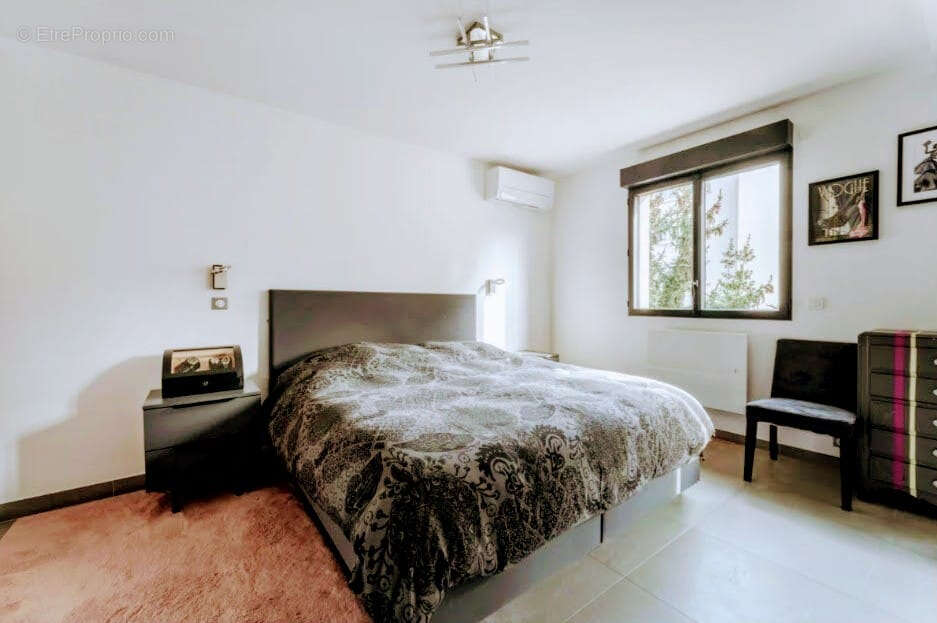 Maison à LA GARENNE-COLOMBES