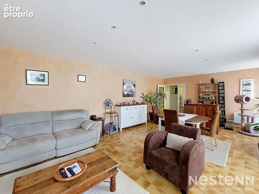 A Vendre Maison de plain-pied de 136 m² avec double garage sur terrain arboré d'environ 4 800 m² - photo 9