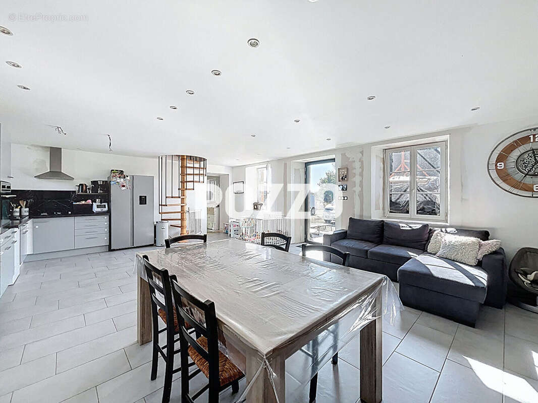 Maison à LE TEILLEUL