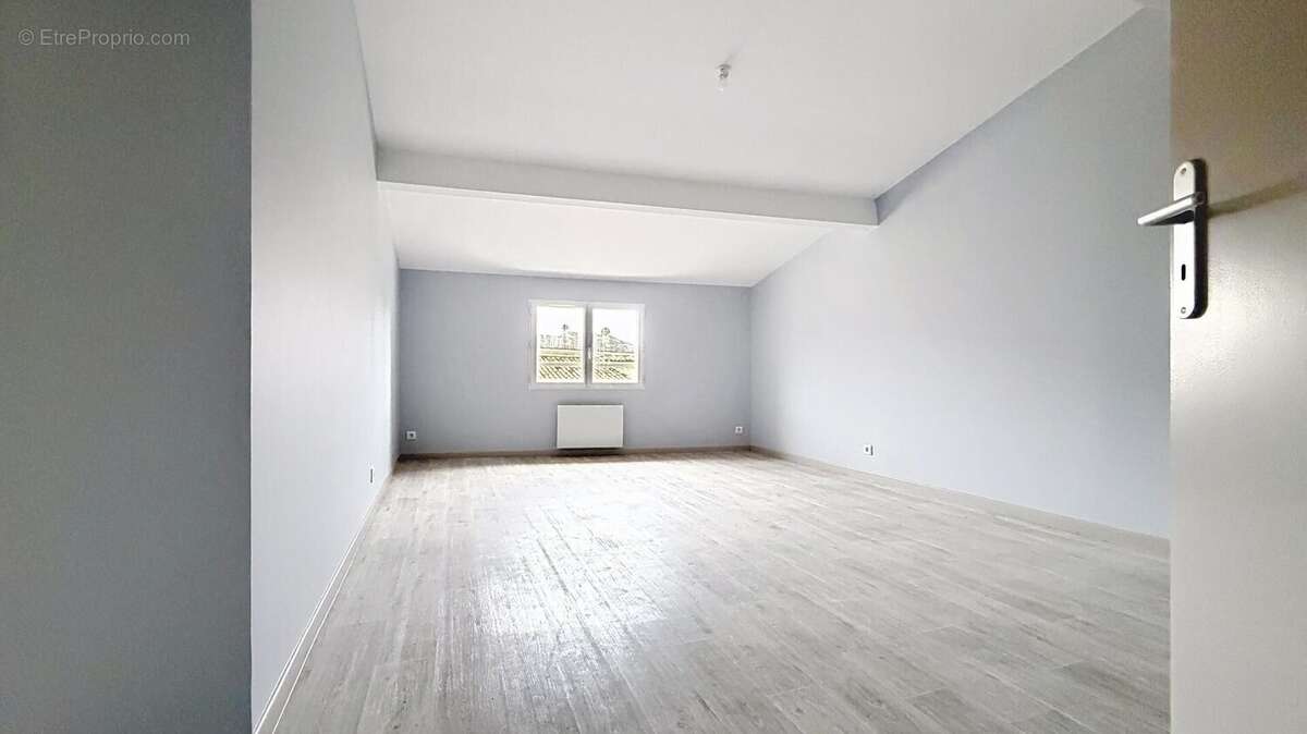 Appartement 250 m² à Libourne  - photo 8