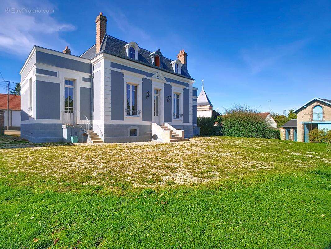 Maison à EGRISELLES-LE-BOCAGE