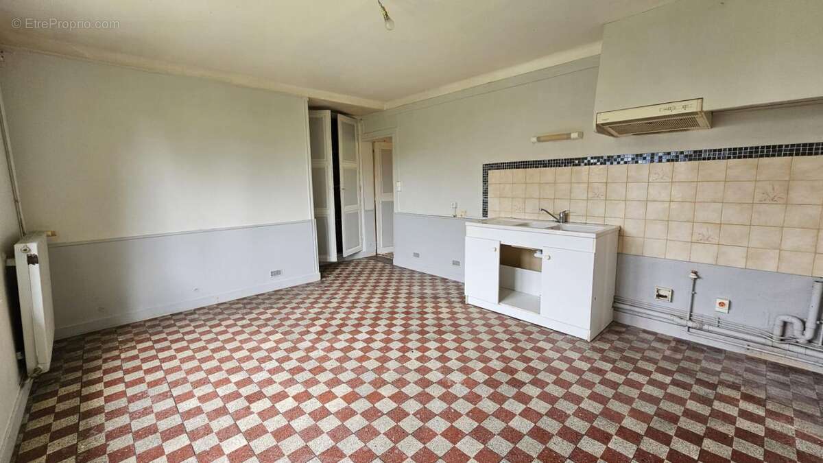 Maison de charme – Centre-ville – Idéal primo-accédant / investisseur / retraités NOYANT (49) - photo 10