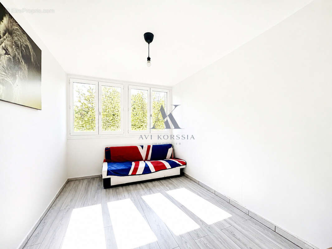Saint-Priest   Appartement T4 de 62 m2 traversant avec balcon - photo 7