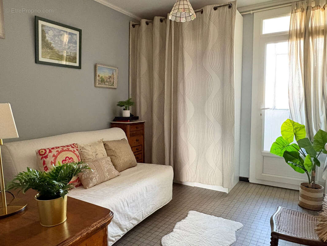 Appartement à MARSEILLE-5E