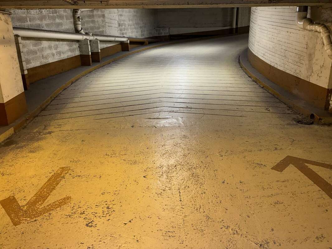 Parking à NEUILLY-SUR-SEINE