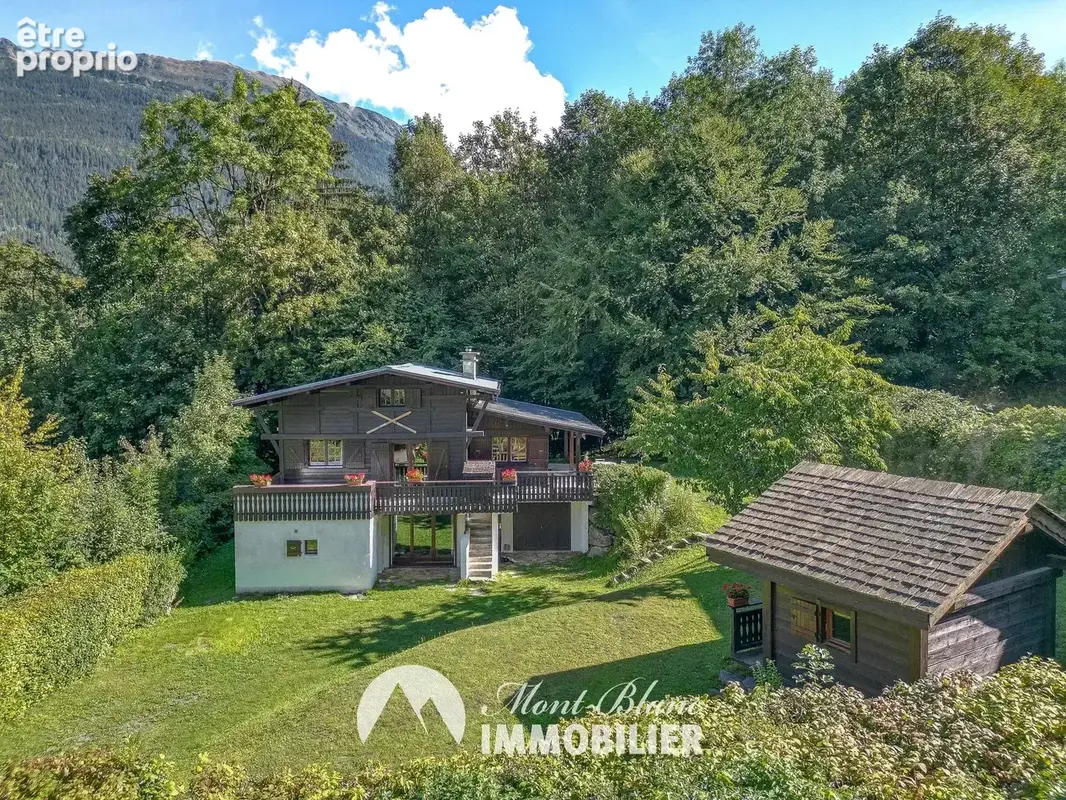 Les houches – chalet avec vue dégagée et fort potentiel - photo 1