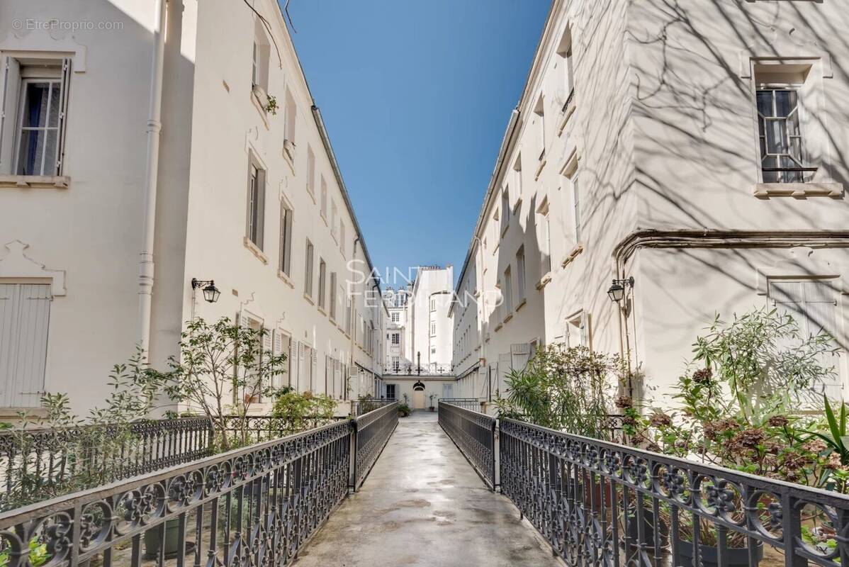 Appartement à PARIS-17E