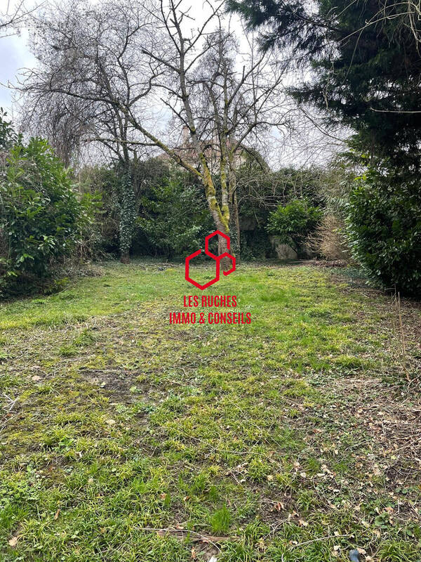 Terrain à MONTEVRAIN