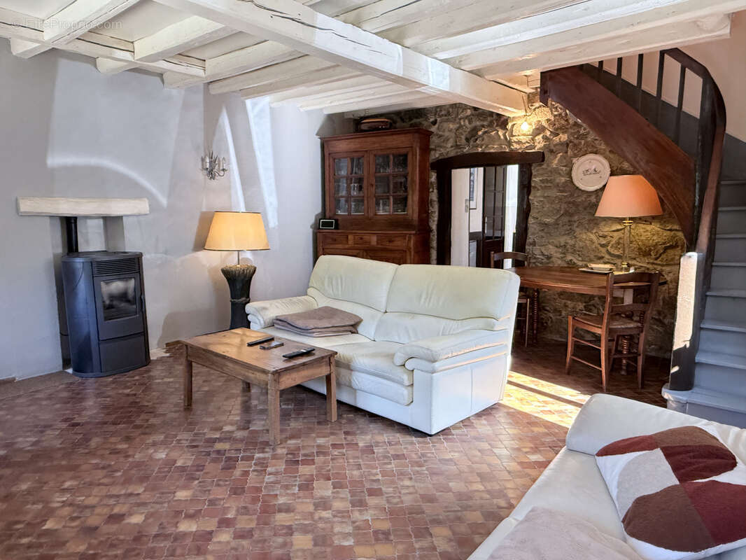 Maison à LA COMBE-DE-LANCEY