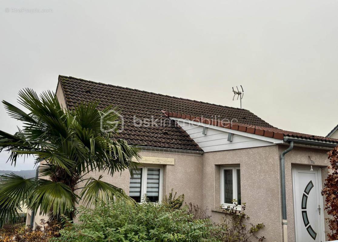 Maison à LES AYVELLES