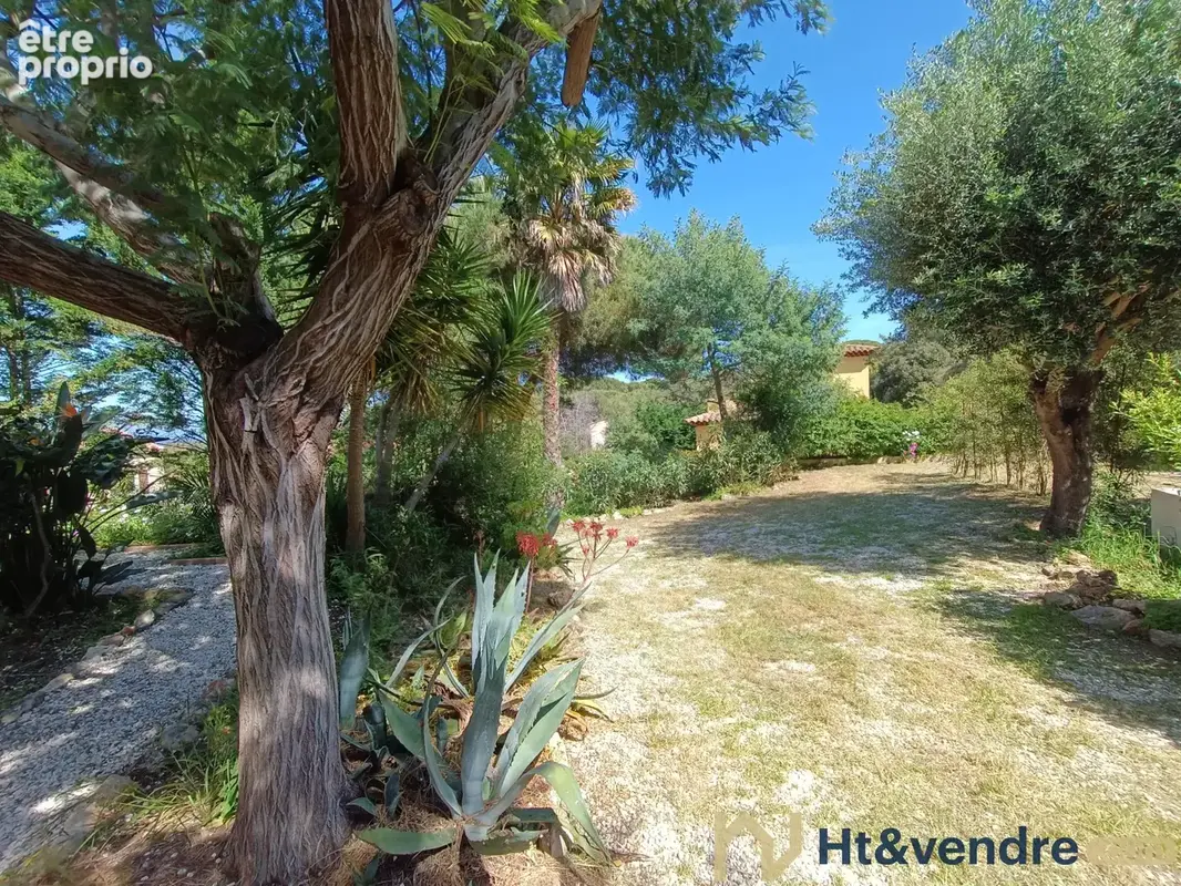 GIENS   Maison au calme, grand jardin, terrasses et vue mer - photo 24