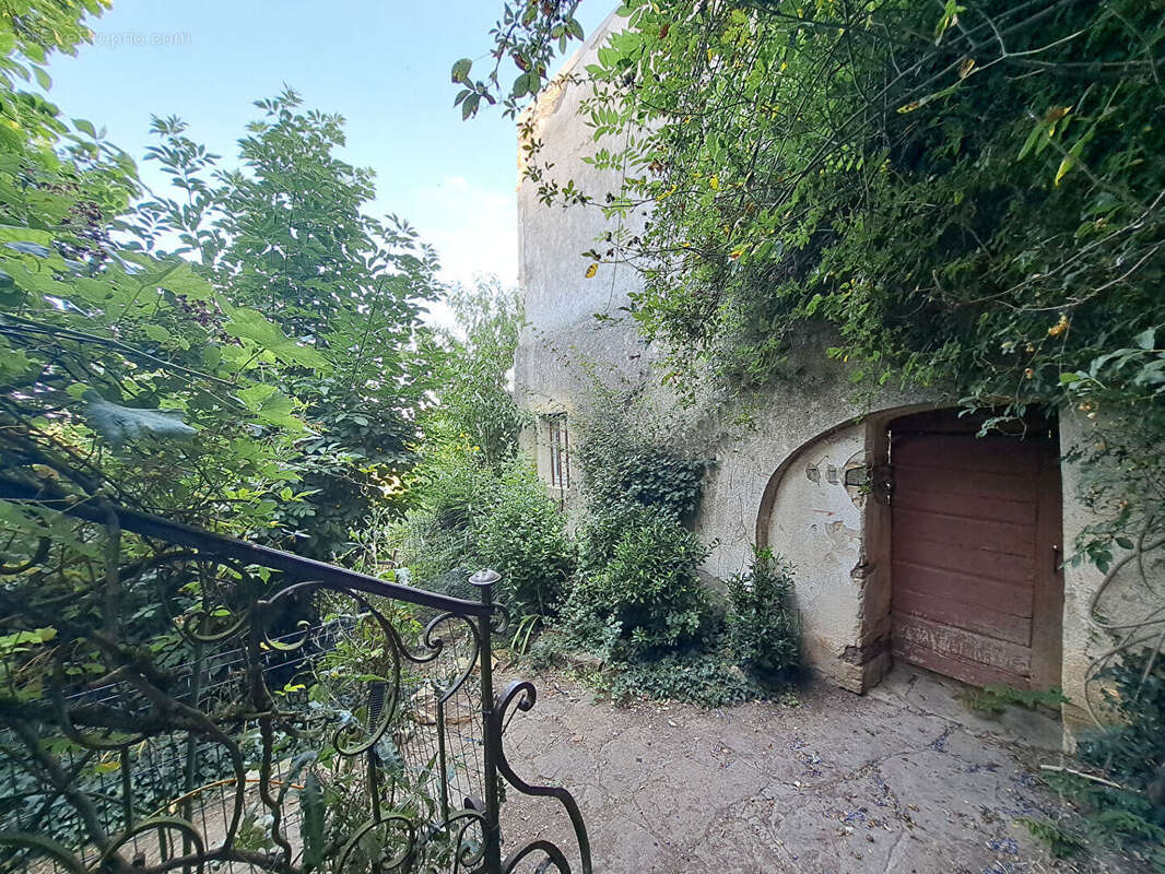 Bâtisse en pierre à réhabiliter, vue sur le vignoble Jurassien à Ménétru-Le-Vignoble (39210), 1818m² de jardin arboré - photo 13