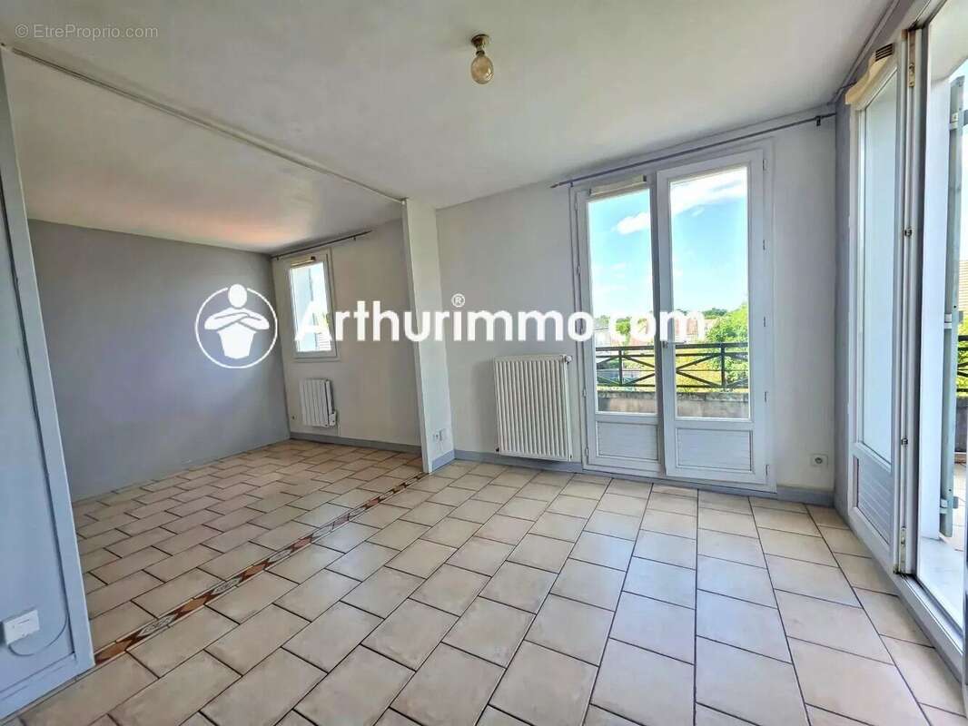 Appartement à SAVIGNY-LE-TEMPLE