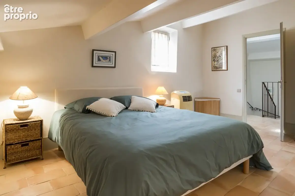 Dickjan POPPEMA d'eXp France vous propose un bel appartement sur une domaine viticole