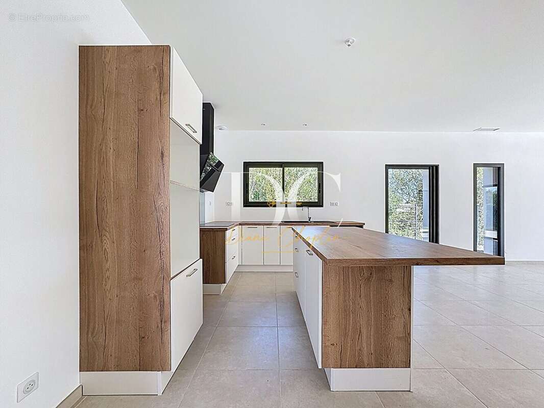 Maison à L'ISLE-SUR-LA-SORGUE