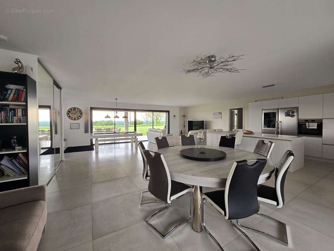 Maison à PONT-DE-VEYLE