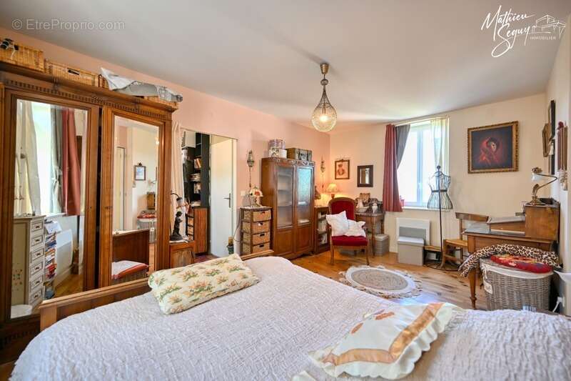 Maison à COURZIEU